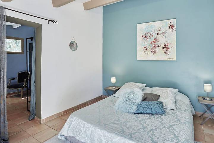 Location de vacances pour 16 personnes, animaux acceptés à Saint-Marc-Jaumegarde - 2