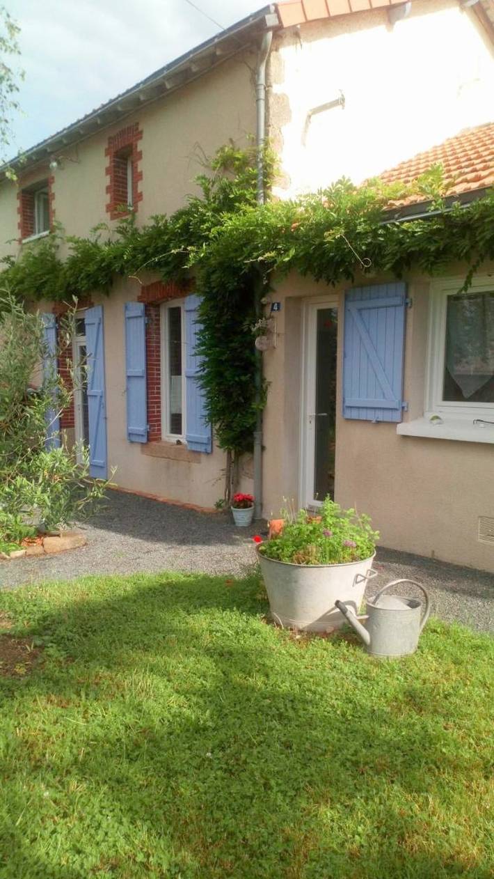 Location de vacances pour 5 personnes, avec vue et jardin à Montfaucon-Montigné - 4