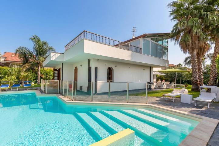 Villa per 15 persone, con Balcone e Balcone/Terrazza a Sant'Anna (Catane)