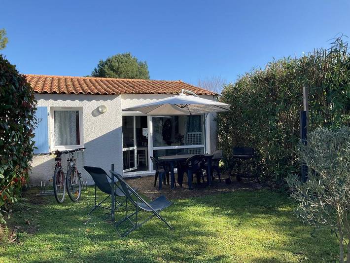 Maison de vacances pour 4 personnes, avec Jacuzzi et Terrasse ainsi que Jardin et Piscine à Dolus-d'Oléron