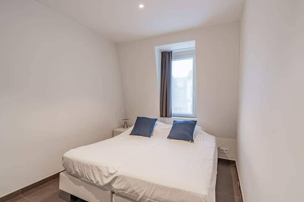 Entire apartment, Luxury two-room suite with balcony near city center in Bruges, West Flanders