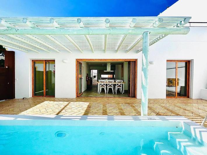 Villa für 6 Personen, mit Terrasse und Garten sowie Pool und Ausblick