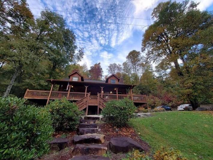 Vacation rental for 8 people, with terrace and hot tub, with pets in Nantahala