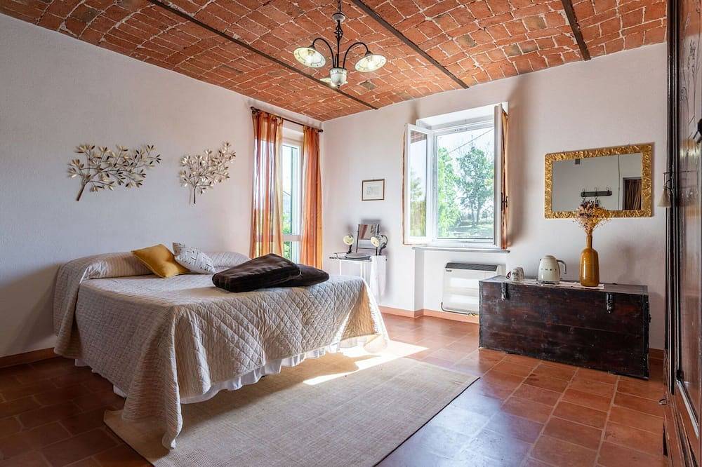 Mooi  vakantiehuis voor 4 personen met Wifi, Tv, patio en huisdieren toegestaan in Mombaruzzo, Provincie Asti