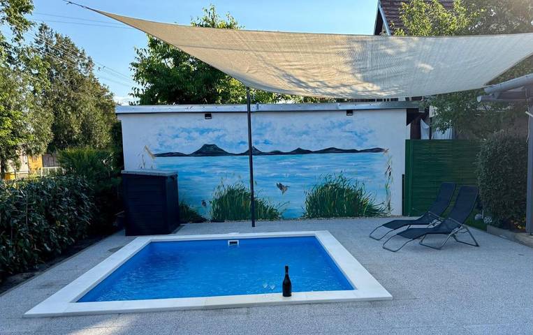 Ferienhaus für 8 Personen, mit Balkon und Terrasse sowie Garten und Pool in Balatonfenyves