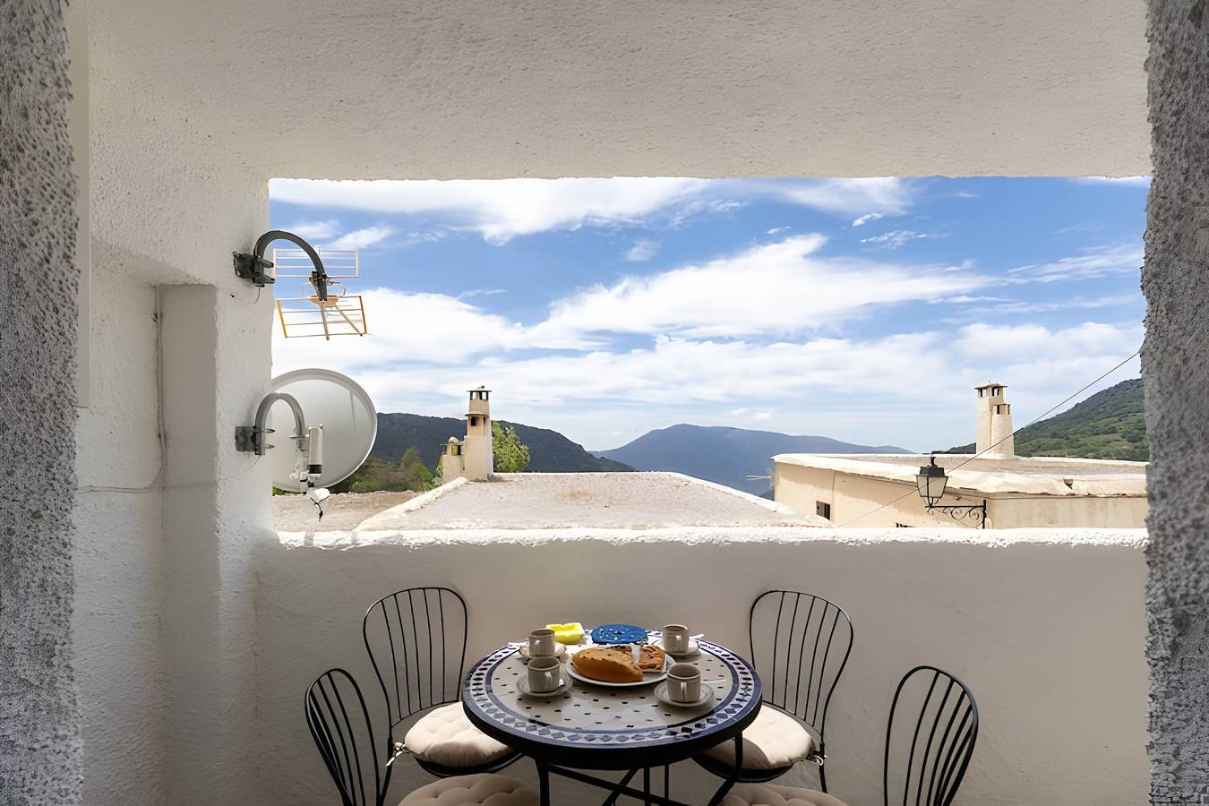 Holiday Home 'Los Compadres' with Mountain View, Shared Pool and Wi-Fi in Capileira, Granada Province