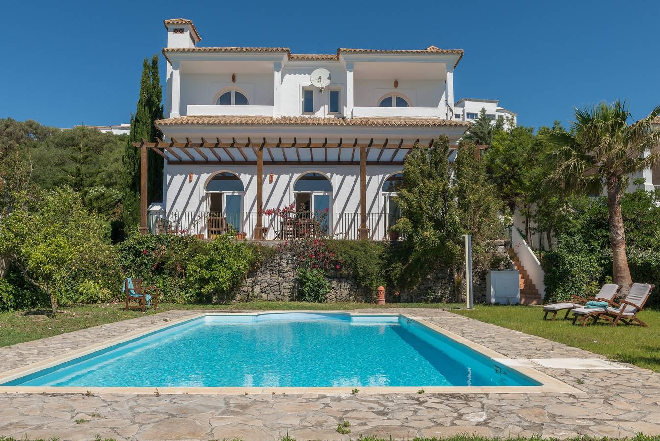 Villa Lino avec vue sur la montagne, piscine, jardin et Wi-Fi in Benalup-Casas Viejas, Costa de la Luz
