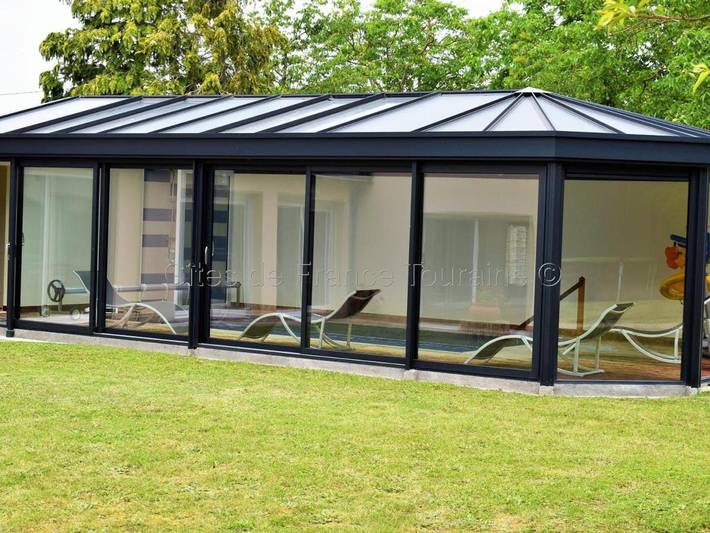 Location de vacances pour 9 personnes, avec piscine ainsi que terrasse et jardin à Assay - 2