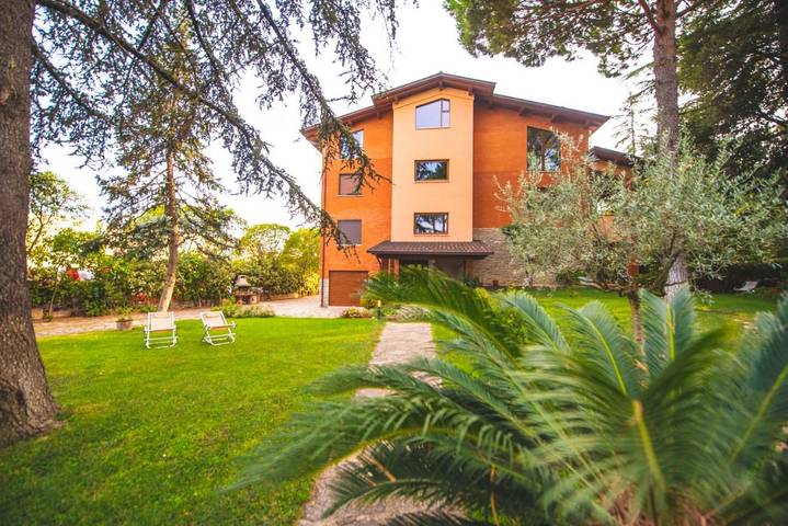 Location de vacances pour 2 personnes, avec vue et jardin à Corciano - 2