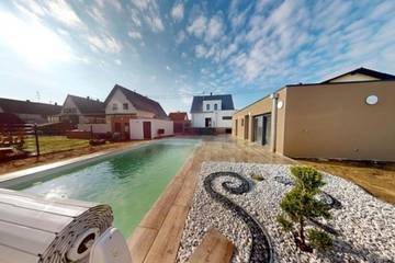 Cottage pour 8 personnes, avec terrasse ainsi que piscine et jardin à Seltz