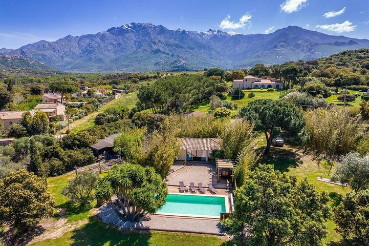 Location de vacances pour 4 personnes, avec jardin et terrasse à Montegrosso