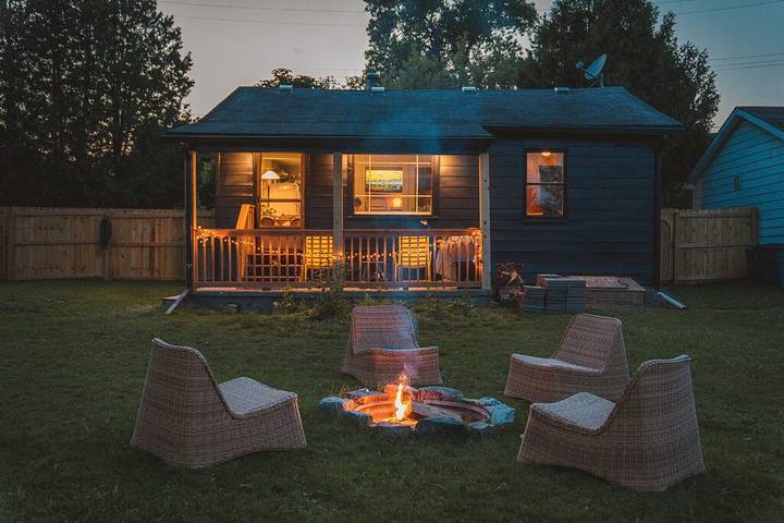 Vacation rental for 5 people, with yard in Oakland County