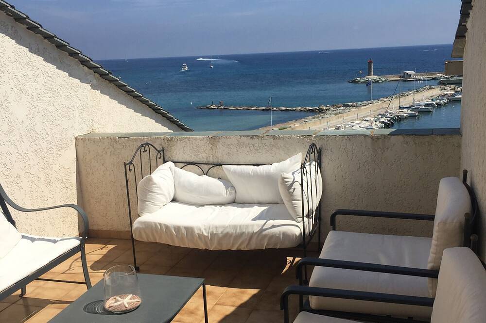 Appartement entier, Duplex*** terrasse mer/montagne, idéal famille, pieds dans l'eau, avec parking in Macinaggio, Rogliano