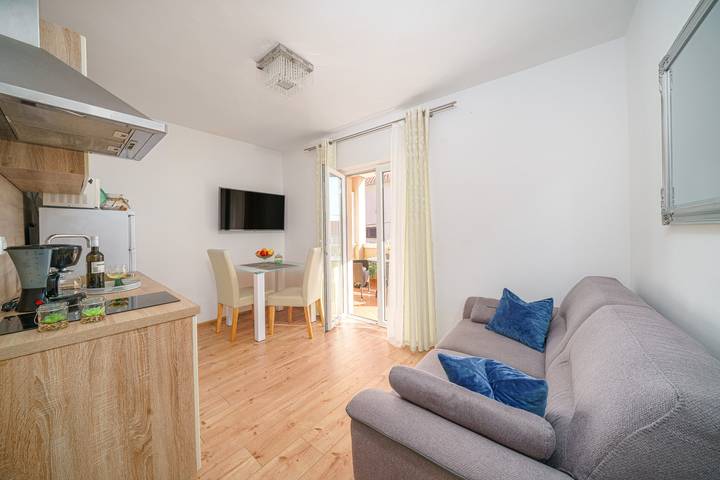Ferienwohnung für 2 Personen, mit Balkon in Vodice - 2