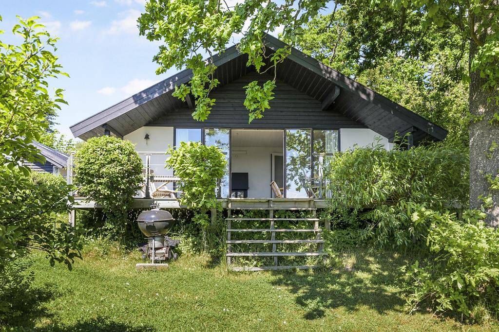 Gut gepflegtes und ständig modernisiertes Ferienhaus in traumhafter Lage mit Meeresblick  in Knebel, Süddjursland