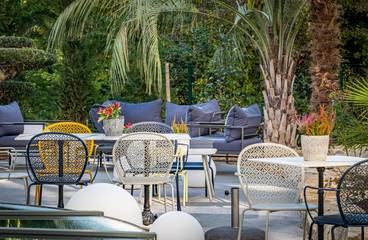 Hôtel pour 4 personnes, avec piscine ainsi que jardin et sauna à Limonest
