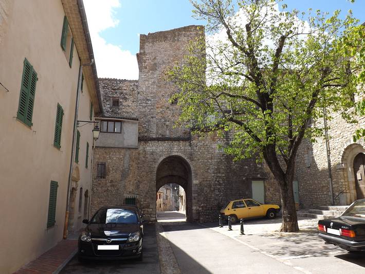 Gîte pour 6 personnes, avec vue sur le lac et terrasse dans les Alpes-de-Haute-Provence - 3