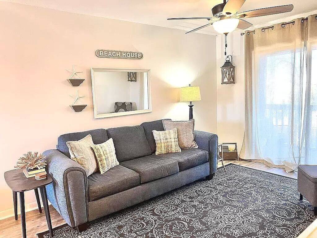 Ganze Wohnung, Clean & Ready for Guests! Recently Remodeled, Steps to the Beach! in Miramar Beach, Emerald Coast