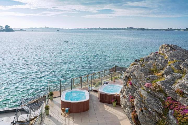 Hôtel pour 2 personnes, avec jardin ainsi que piscine et sauna, animaux acceptés dans Plage De Roc H Kroum Roscoff - 2
