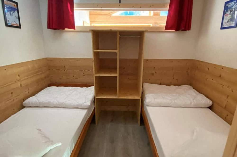 Entire apartment, 300m from resort center, 3rd floor, parking, tv, ski locker, 120m², Arêches-Beaufort in Arêches, Beaufort (Rhône-Alpes)
