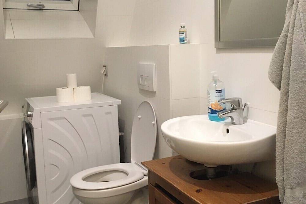 Ganze Wohnung, Central Flat With Kitchen (13 Min. To City Center) in Berlin Rummelsburg, Berlin