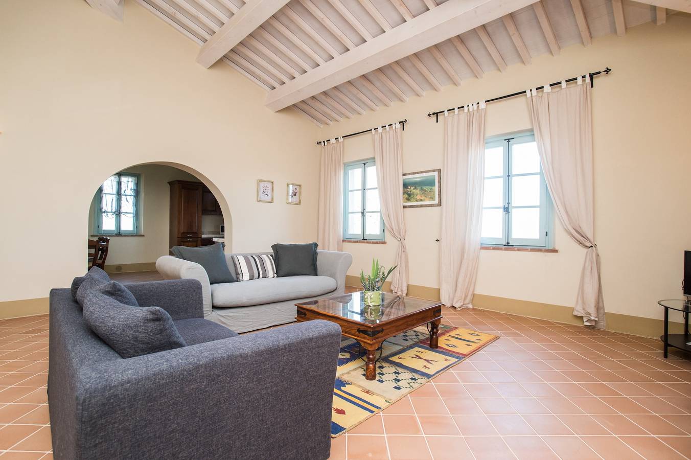 Entire apartment, Apartment In A Hotel 'Appartamento Cipresso' with Shared Pool, Wi-Fi and Air Conditioning in Trequanda, Siena Province