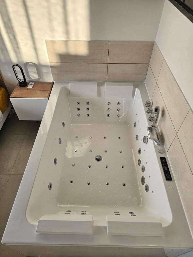 Chambre d’hôte pour 2 personnes, avec terrasse ainsi que piscine et jacuzzi à Narbonne - 4