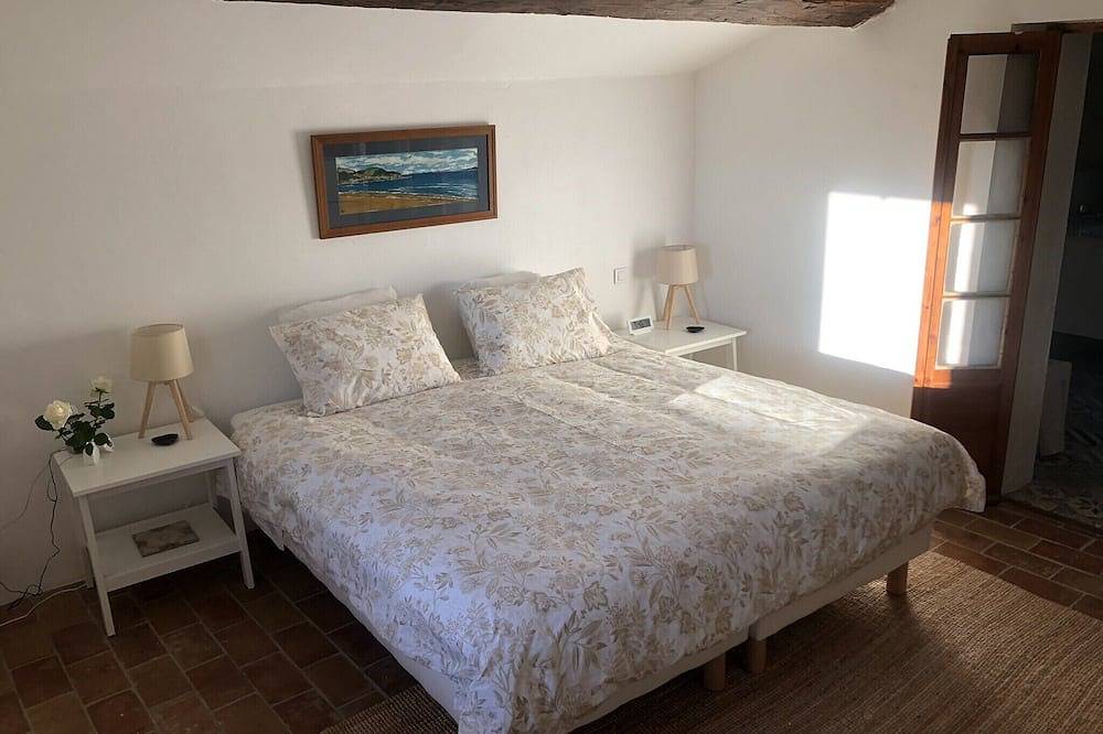 Secluded stone house in the middle of woods with stunning views in Seillans, Région de Draguignan