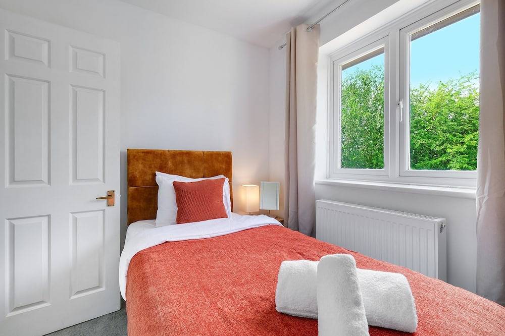Sharp Close 4  Bedroom, 2 Bathroom in Aylesbury in Aylesbury, Chiltern Hills