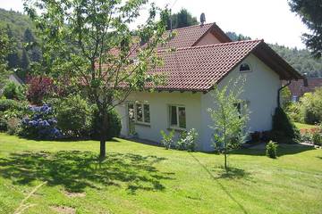 Ferienhaus für 2 Personen, mit Garten und Balkon in Badenweiler