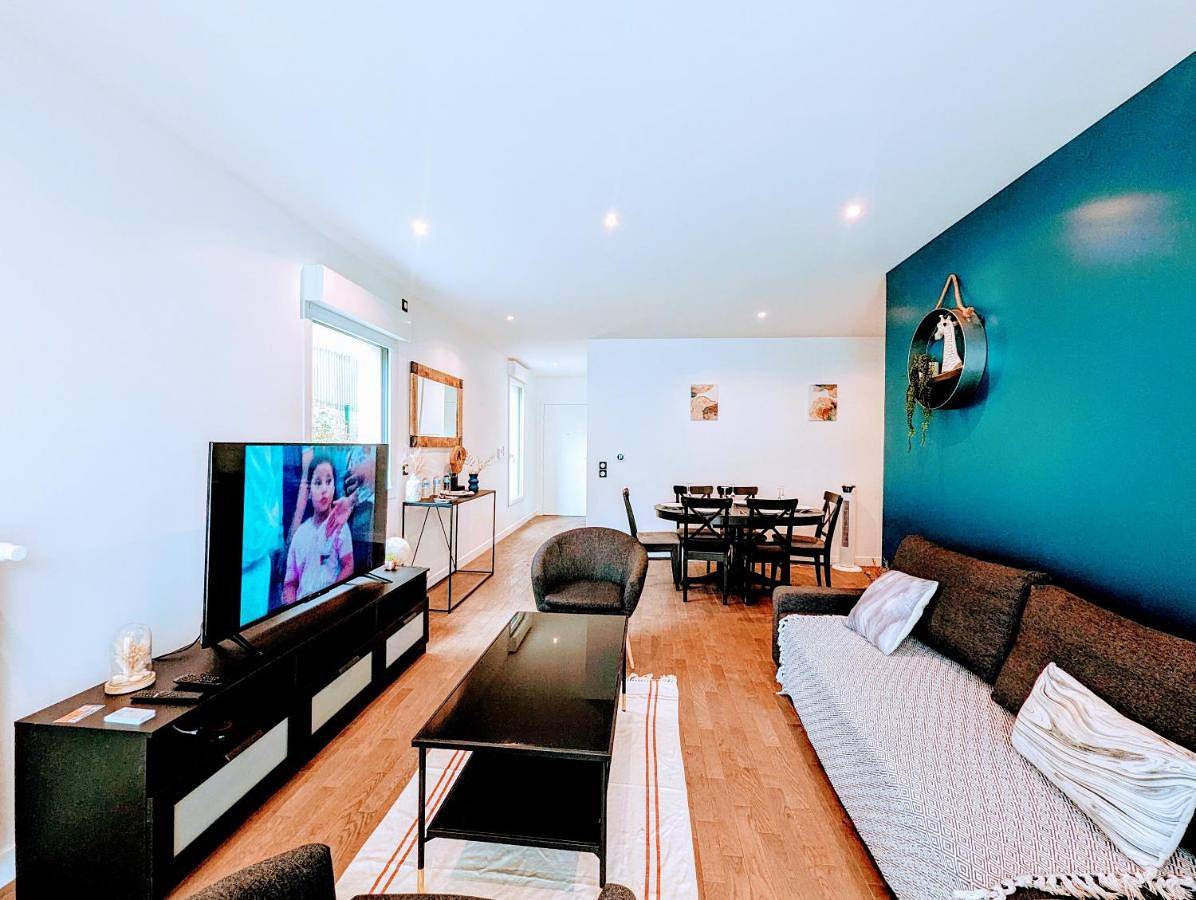 Appartement entier, Chic and spacious apart with parking and garden in Clamart, Hauts-de-Seine