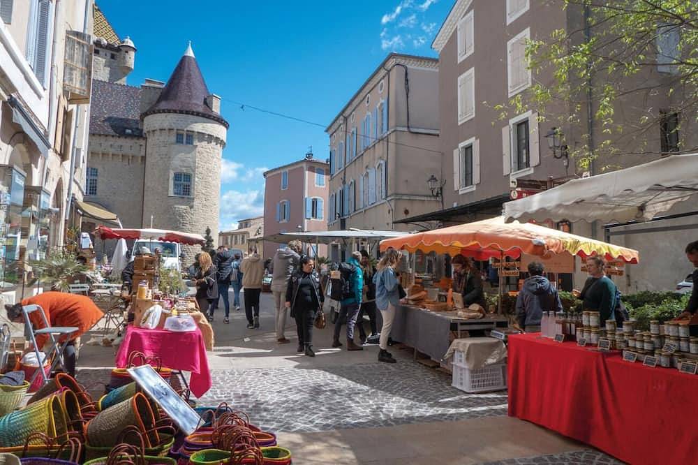 Ganze Wohnung, One-bedroom apartment in the historic center of Aubenas—Everything within walking distance in Aubenas, Ardèche