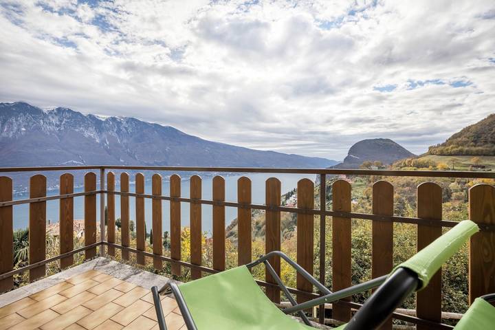 Ferienhaus für 6 Personen, mit Balkon und Garten sowie Seeblick in Gardasee-Lombardei