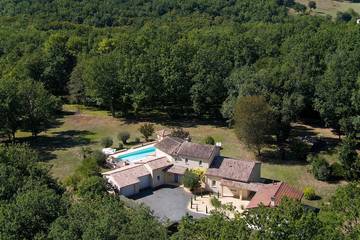 Location de vacances pour 6 personnes, avec jardin et jacuzzi, animaux acceptés à Beaumont-du-Périgord