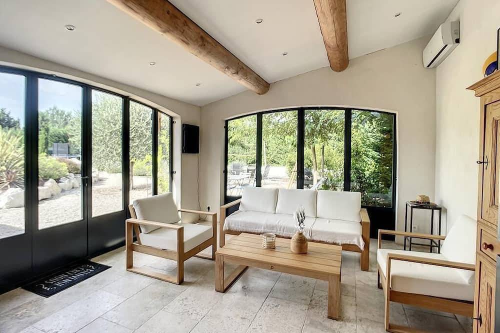 Appartement entier, Gite avec piscine in Noves, Région d'Arles