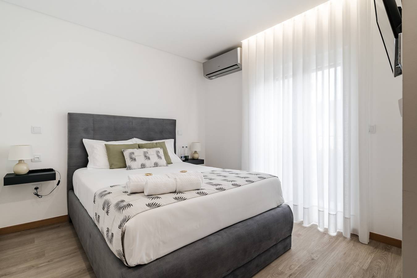 Camera 'Quarto 5' con giardino condiviso, Wi-Fi e aria condizionata in Braga, Distretto de Braga