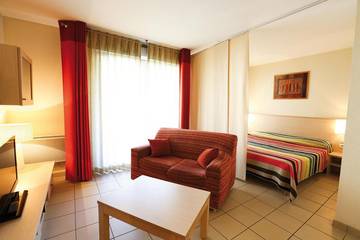 Hôtel pour 10 personnes, avec jardin et terrasse, animaux acceptés à Divonne-les-Bains