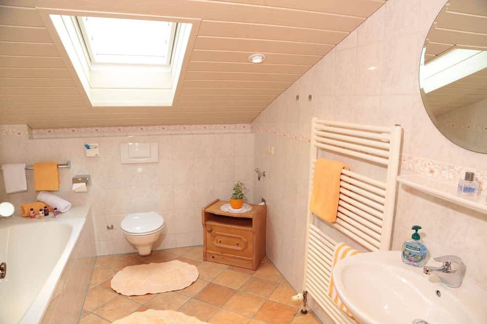 Ganze Wohnung, Ferienwohnung, 80m², 2 Schlafzimmer, Balkon bzw. Terrasse in Eggstätt, Chiemsee