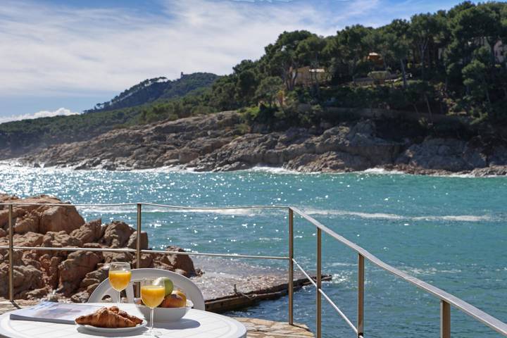 Apartamento entero, Aigua Dolça 3 – Apartamento en primera línea en Tamariu con Vistas 180º al mar, WiFi y A/A  4–6 pax (Hutg-009893) in Platja de Tamariu (Palafrugell), Tamariu