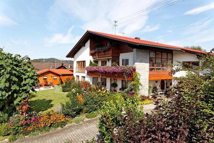 Ferienwohnung für 4 Personen, mit Balkon und Balkon/Terrasse sowie Terrasse und Garten in Dreiländereck (D-A-CZ)