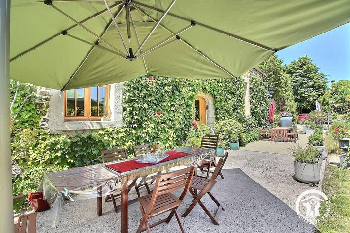 Gîte pour 6 personnes, avec jardin ainsi que terrasse et piscine à Morieux - 3