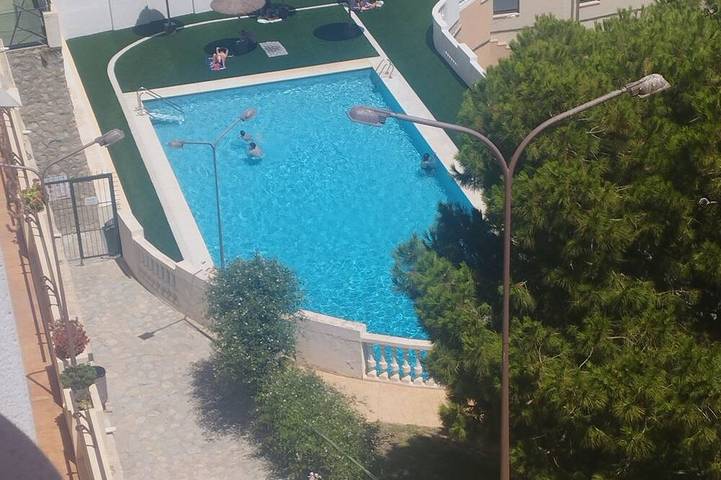 Holiday rental for 6 people, with balcony and pool as well as hot tub and garden in Alicante