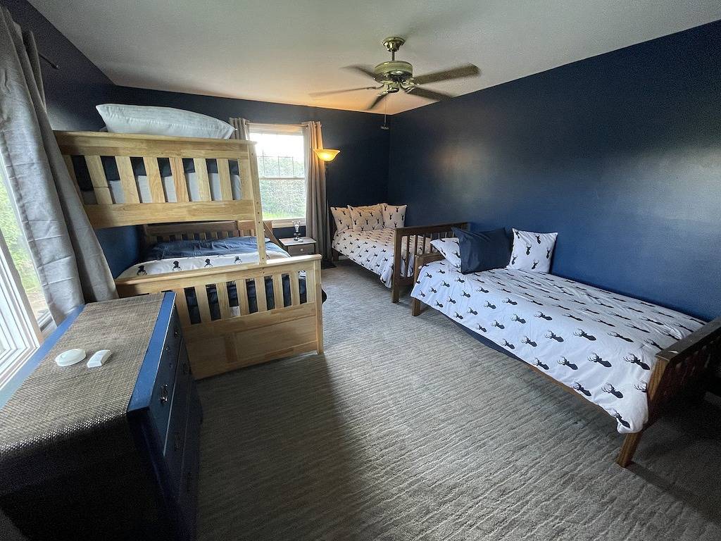 Private 22 Acres, Heated Pool Spa, Hot Tub, Game Room, Pool Table, Near Slopes in Blakeslee, Monroe County (PA)