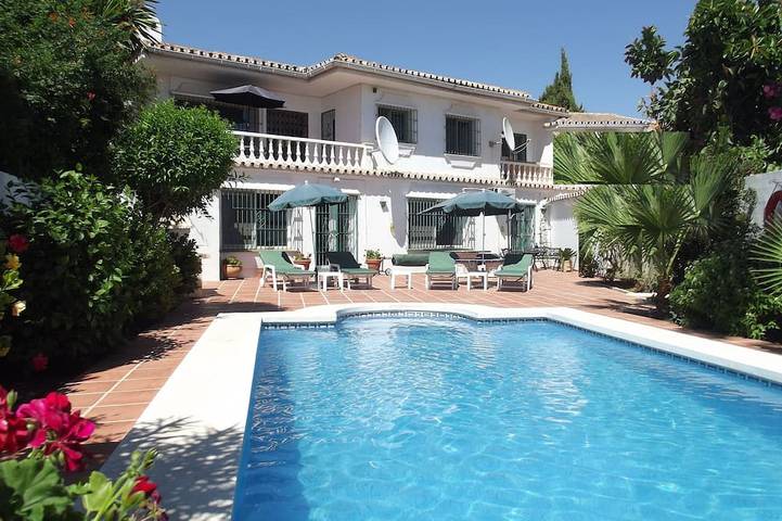 Villa for 11 people, with yard in Fuengirola