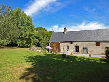 Gîte pour 5 personnes, avec jardin à Montaigu-les-Bois