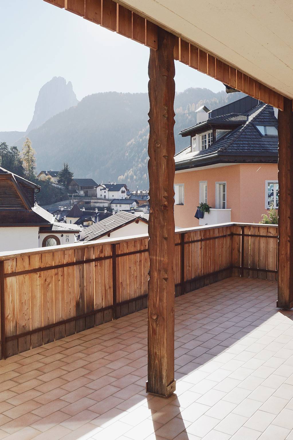 Geheel appartement, Appartement '1' met uitzicht op de bergen, gedeelde tuin en Wi-Fi in Ortisei, Dolomiti Superski