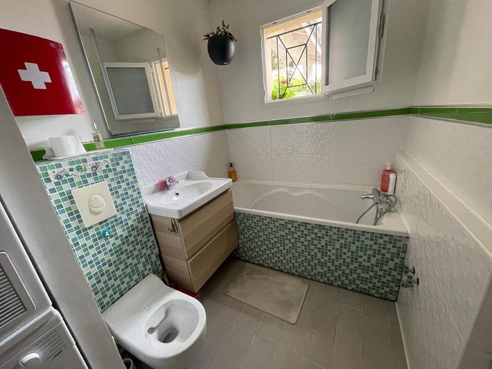 Location de vacances pour 2 personnes, avec piscine et jardin à Dardilly - 4