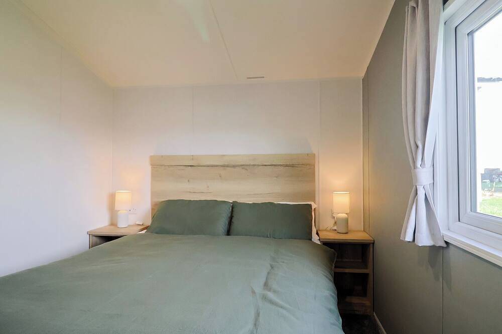 39 Greenlands, Littlesea Holiday Park, pet friendly in Weymouth in Weymouth, Dorset