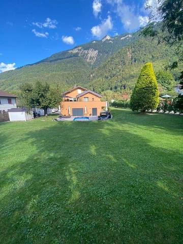 Gîte pour 8 personnes, avec jardin ainsi que vue et piscine à Bex