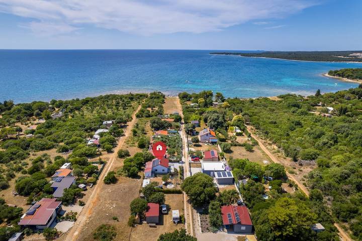 Ferienhaus für 4 Personen, mit Balkon und Terrasse sowie Garten in Peroj